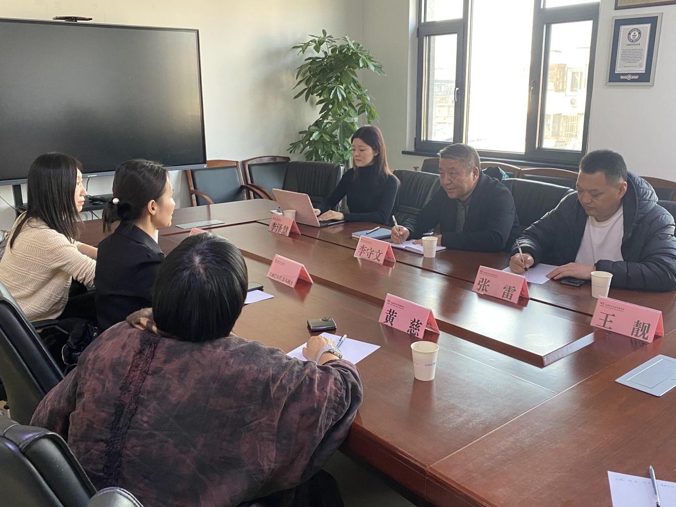 李守文北京会见新疆阿勒泰市副市长古丽巴尔汗.苏马胡力一行—— 共商阿勒泰高质量户外运动目的地建设方案(图3)