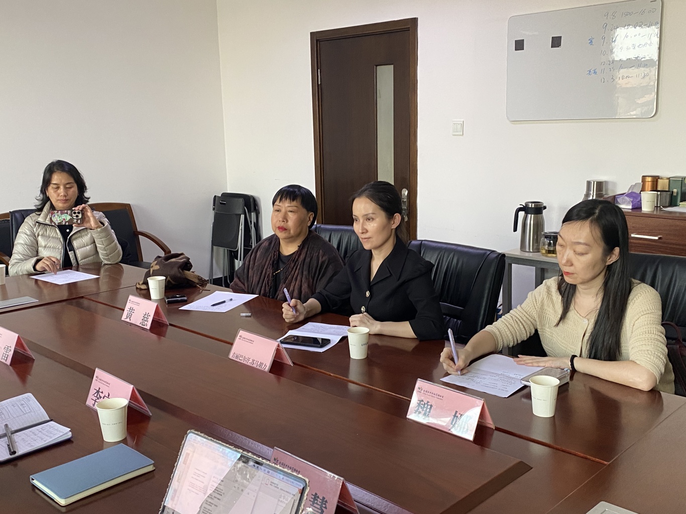 李守文北京会见新疆阿勒泰市副市长古丽巴尔汗.苏马胡力一行—— 共商阿勒泰高质量户外运动目的地建设方案(图2)