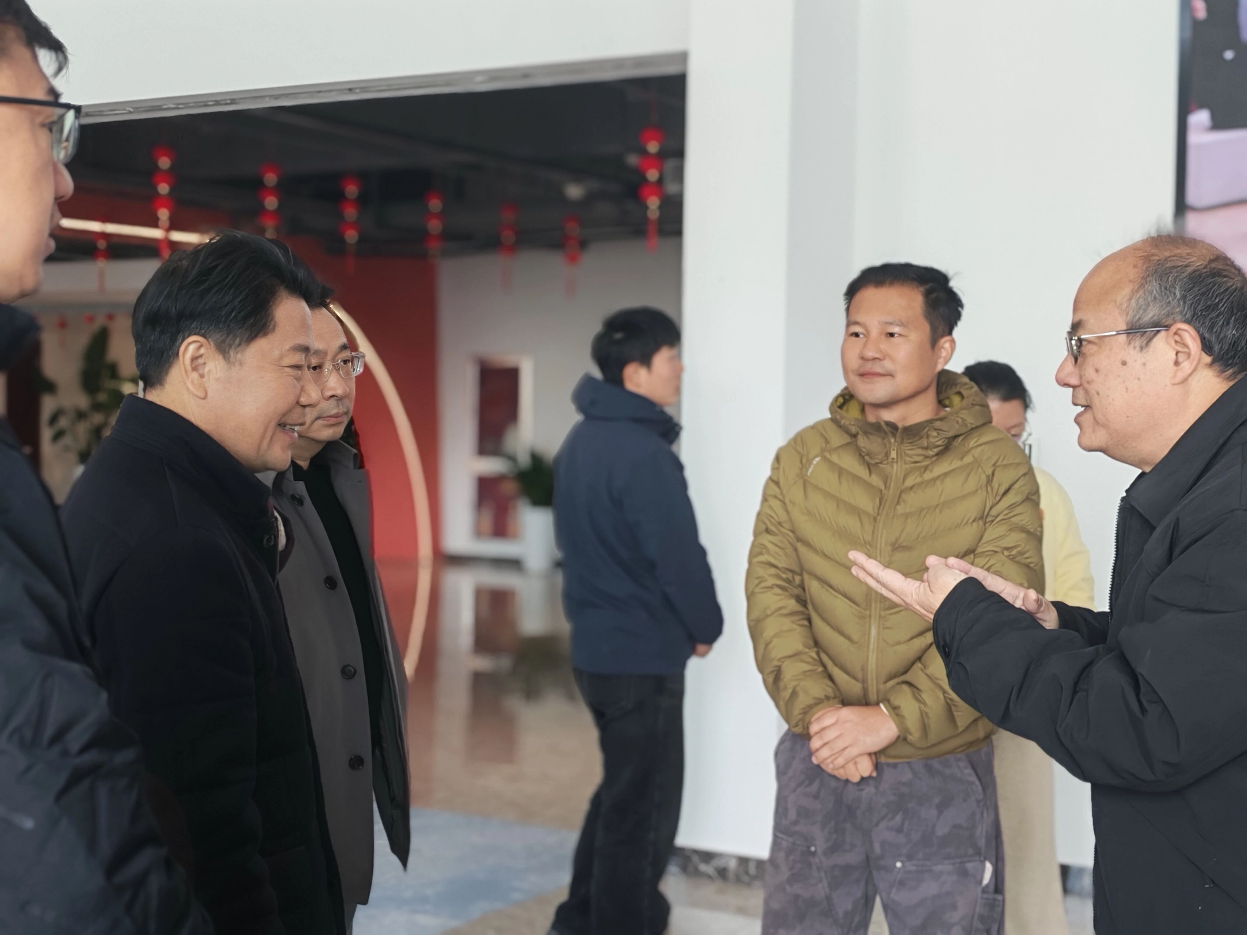 金华市政协副主席祝伦根一行莅临露营之家全球供应链贸易中心考察调研(图3) 金华市政协副主席祝伦根一行莅临露营之家全球供应链贸易中心考察调研(图3)