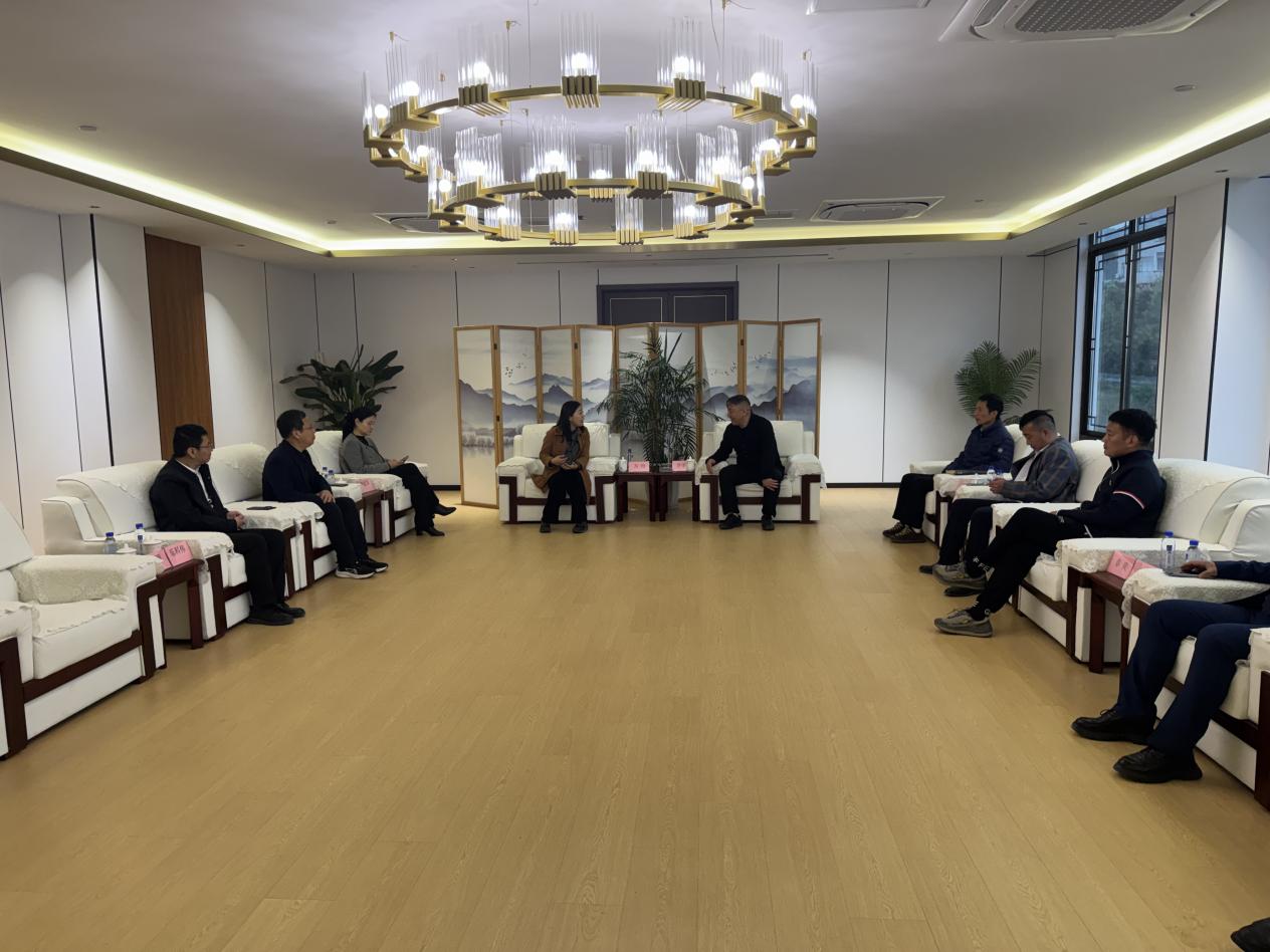 鹰潭市人民政府副市长万玲一行赴露营之家全球供应链贸易中心考察调研(图5)