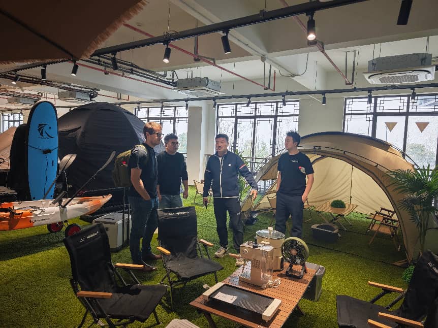 澳大利亚客商慕名探访露营之家全球优选供应链贸易中心—跨国“露营风”吹到金华!(图1) 澳大利亚客商慕名探访露营之家全球优选供应链贸易中心—跨国“露营风”吹到金华!(图1)