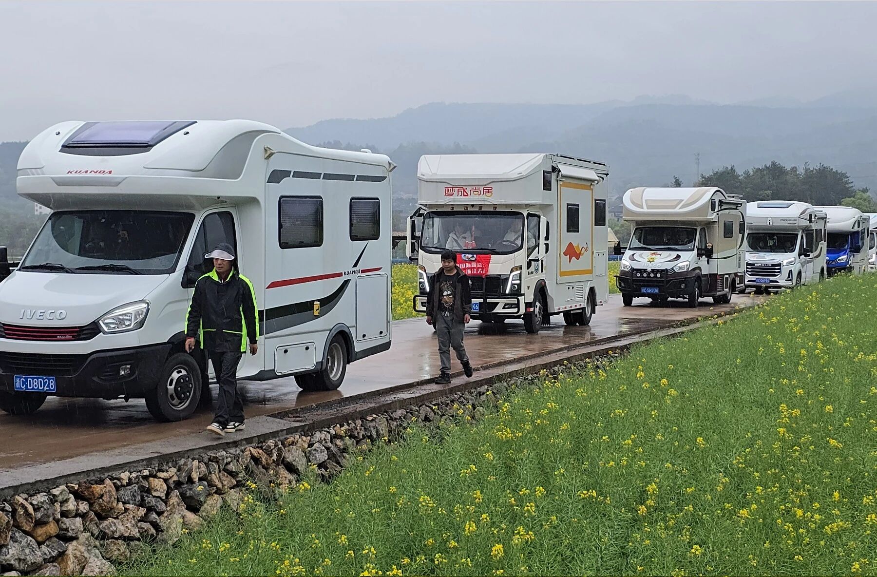 春染95号公路｜中国国际露营大会浙江房车大队执委牵头赴浙赣皖花海之约(图1)