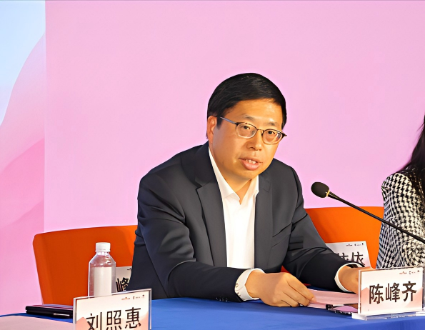 金华市人大常委会副主任、双龙风景旅游区党工委书记陈峰齐2026中国（金华山）国际露营大会新闻发布会答记者问(图2)