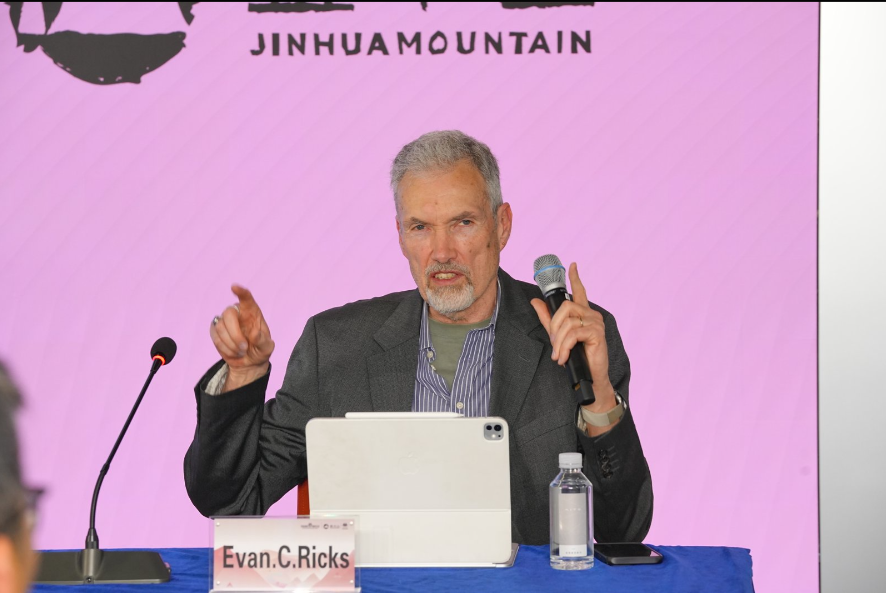 法高智能体乐园资深导演Evan.C.Ricks先生   2026中国（金华山）国际露营大会发布会答记者问(图5)