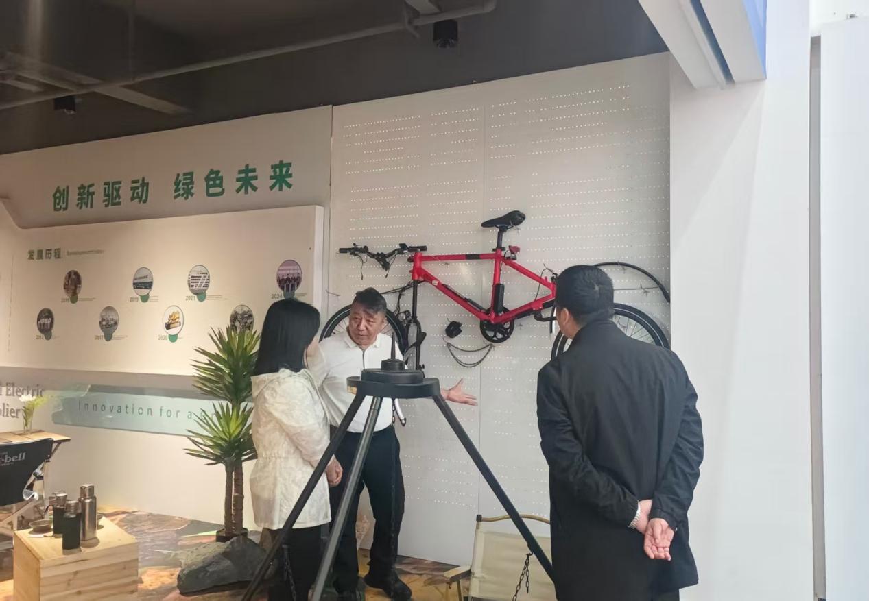 南昌农发集团党委副书记程经纬一行考察露营之家全球供应链贸易中心(图2) 南昌农发集团党委副书记程经纬一行考察露营之家全球供应链贸易中心(图2)