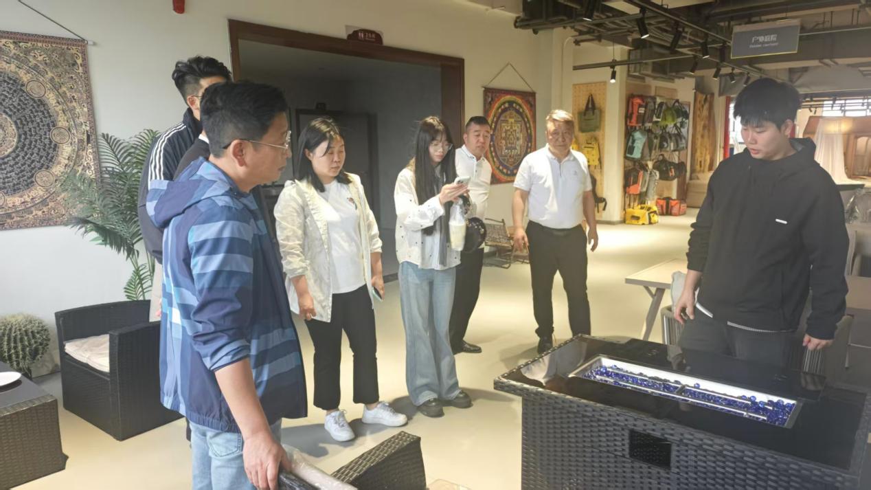 南昌农发集团党委副书记程经纬一行考察露营之家全球供应链贸易中心(图3) 南昌农发集团党委副书记程经纬一行考察露营之家全球供应链贸易中心(图3)