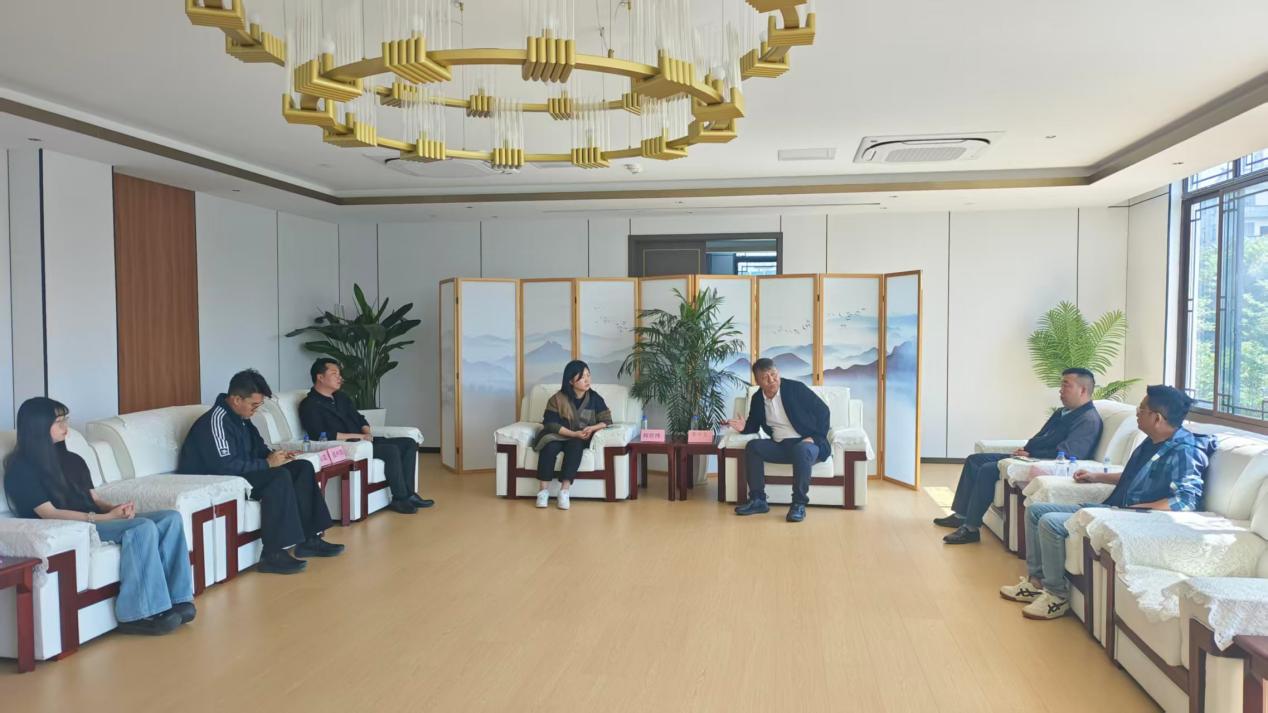 南昌农发集团党委副书记程经纬一行考察露营之家全球供应链贸易中心(图5) 南昌农发集团党委副书记程经纬一行考察露营之家全球供应链贸易中心(图5)