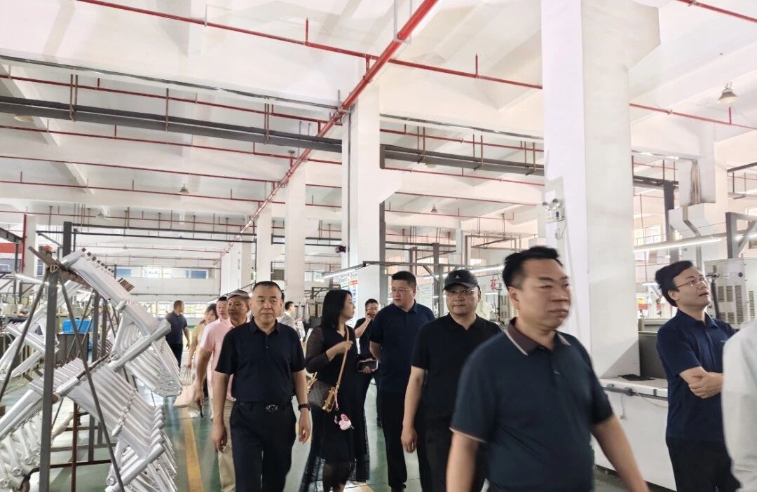 走进链长企业|嘉宾参观乔博工厂,点赞“金华智造”(图2) 走进链长企业|嘉宾参观乔博工厂,点赞“金华智造”(图2)